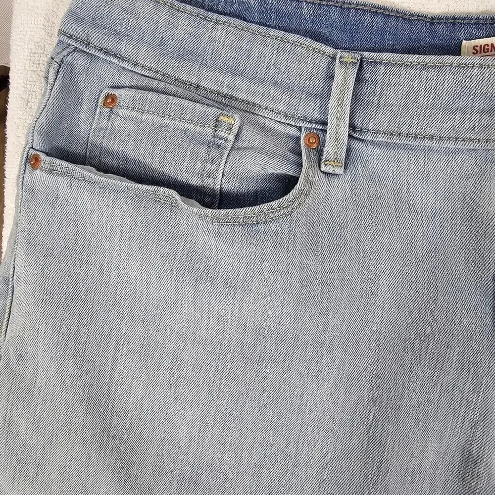 Levi's Signature Mid Rise Denim Shorts Women's Size 12 / 31